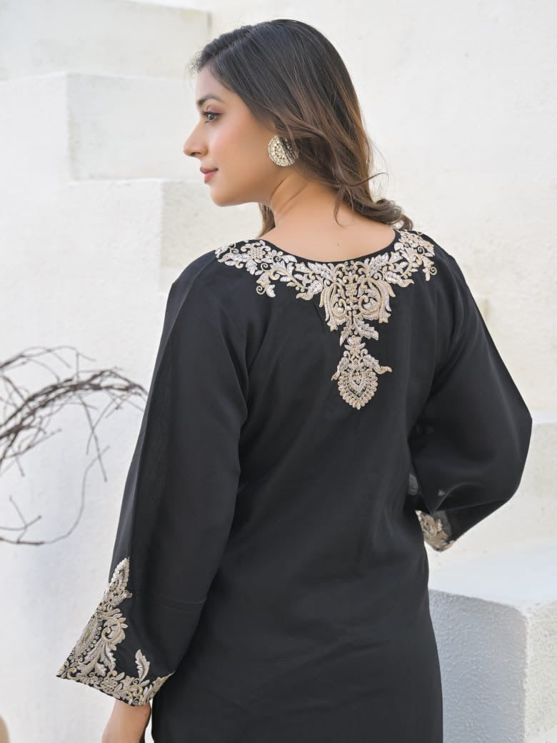 Monochrome Zardozi Magic 🖤🤍