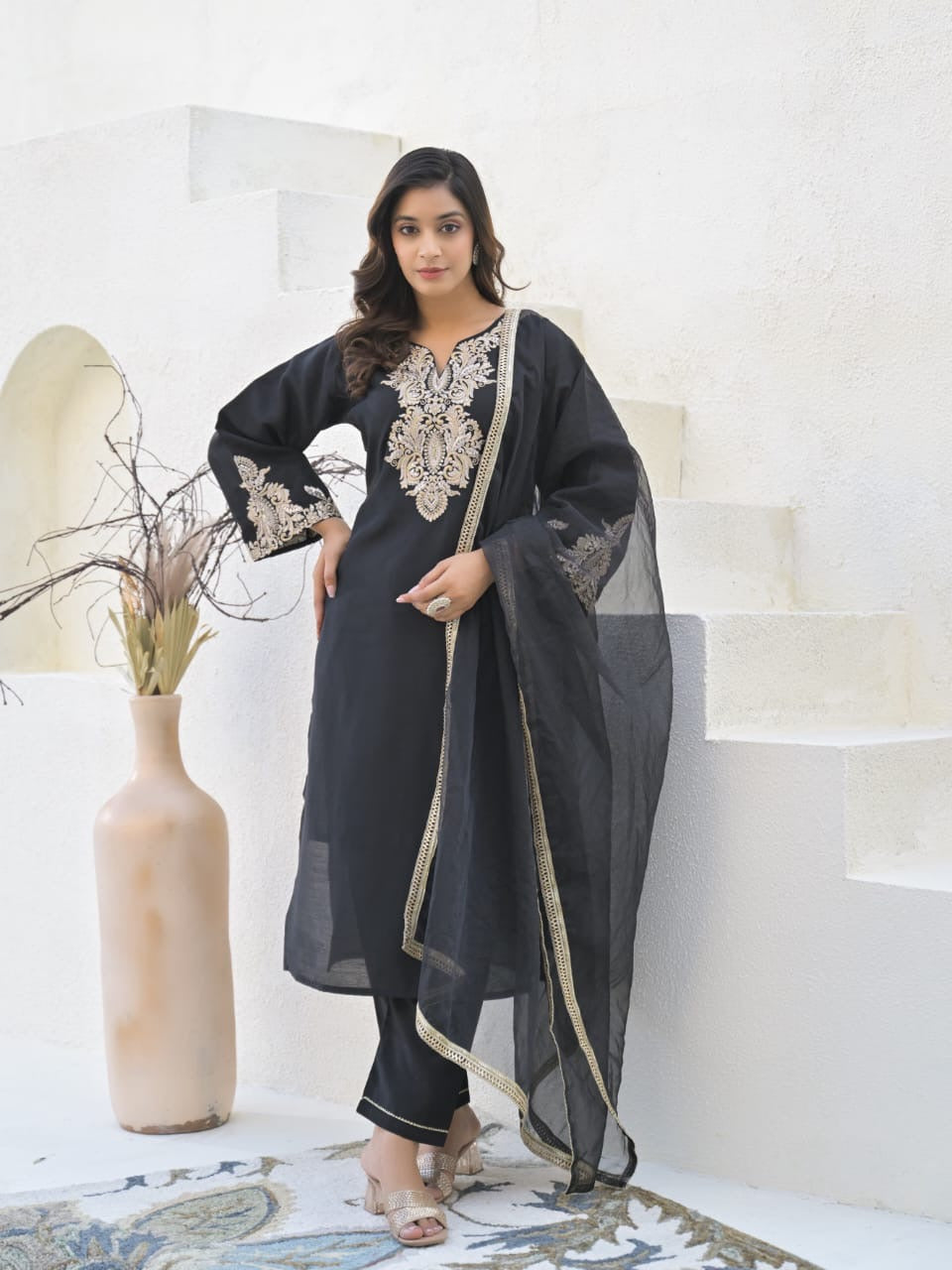 Monochrome Zardozi Magic 🖤🤍